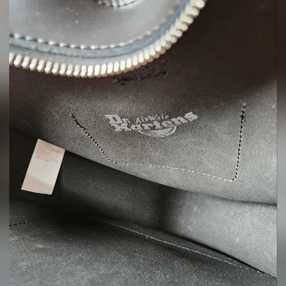 SOLD NWOT Doc Marten's Kiev Leather Heart Bag - Picture 4 of 16